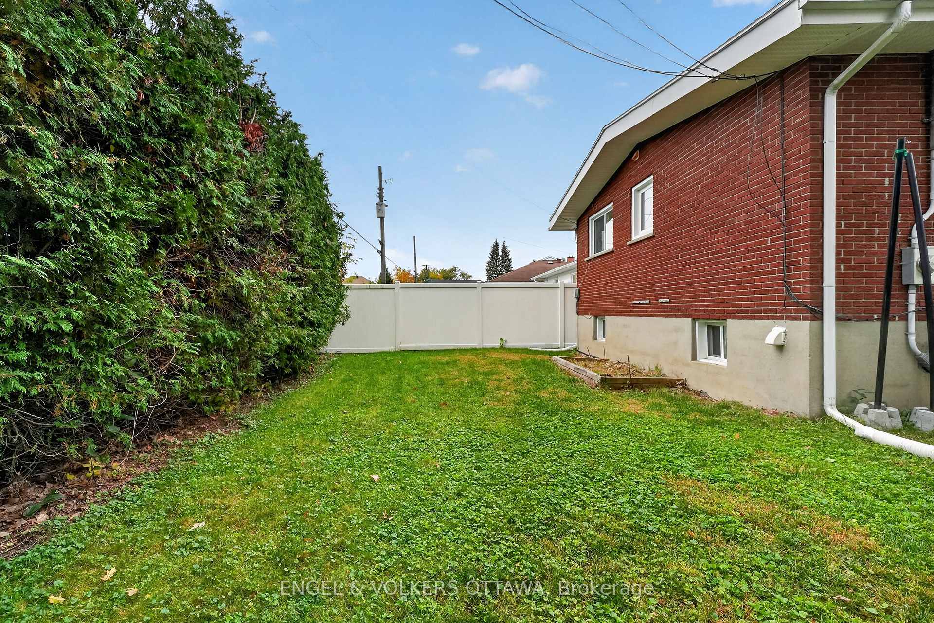 Photo 49 of 1238 St. Paul Avenue, Ottawa, Ellwood — HOMEH