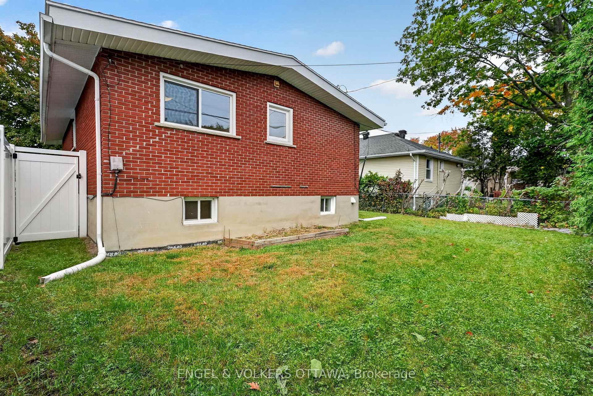 Photo 51 of 1238 St. Paul Avenue, Ottawa, Ellwood — HOMEH