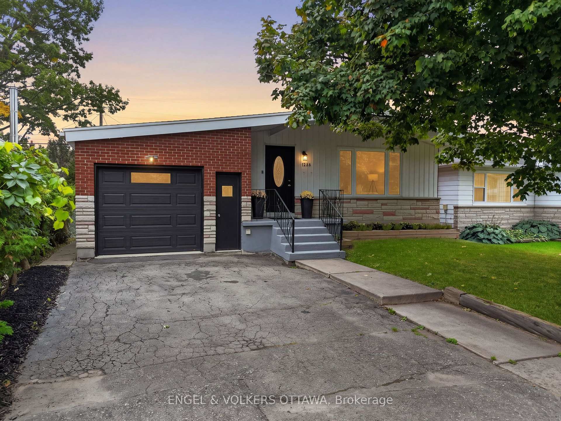Photo 2 of 1238 St. Paul Avenue, Ottawa, Ellwood — HOMEH