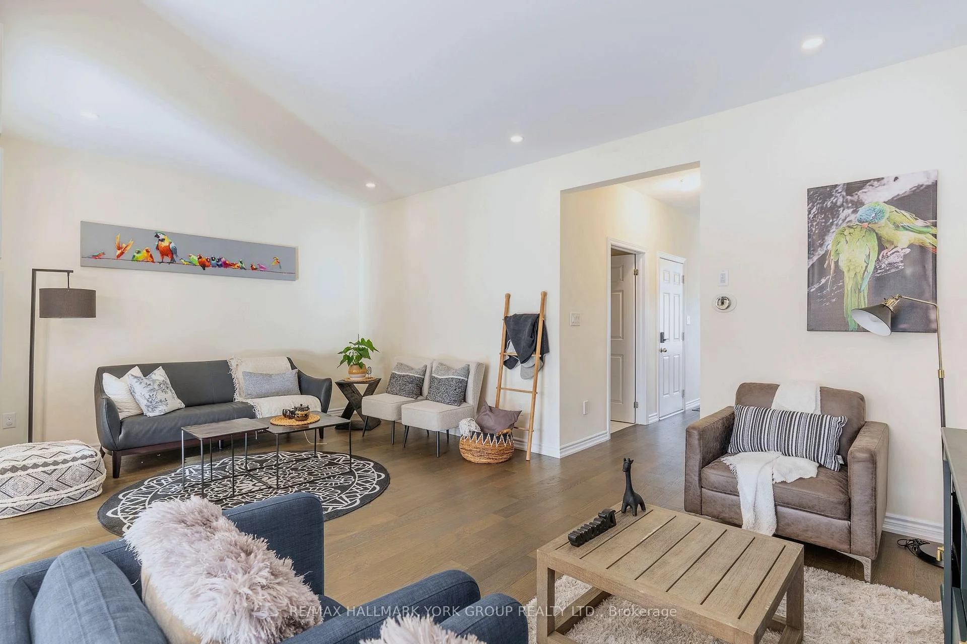 Photo 5 of 434 Ritas Avenue, Newmarket, Summerhill Estates — HOMEH
