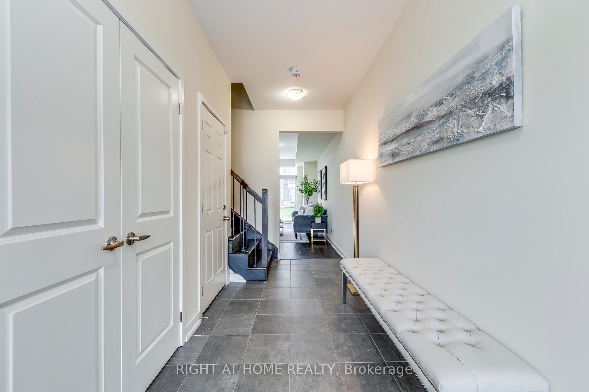 Photo 2 of 272 Squire Crescent, Oakville, Glenorchy — HOMEH