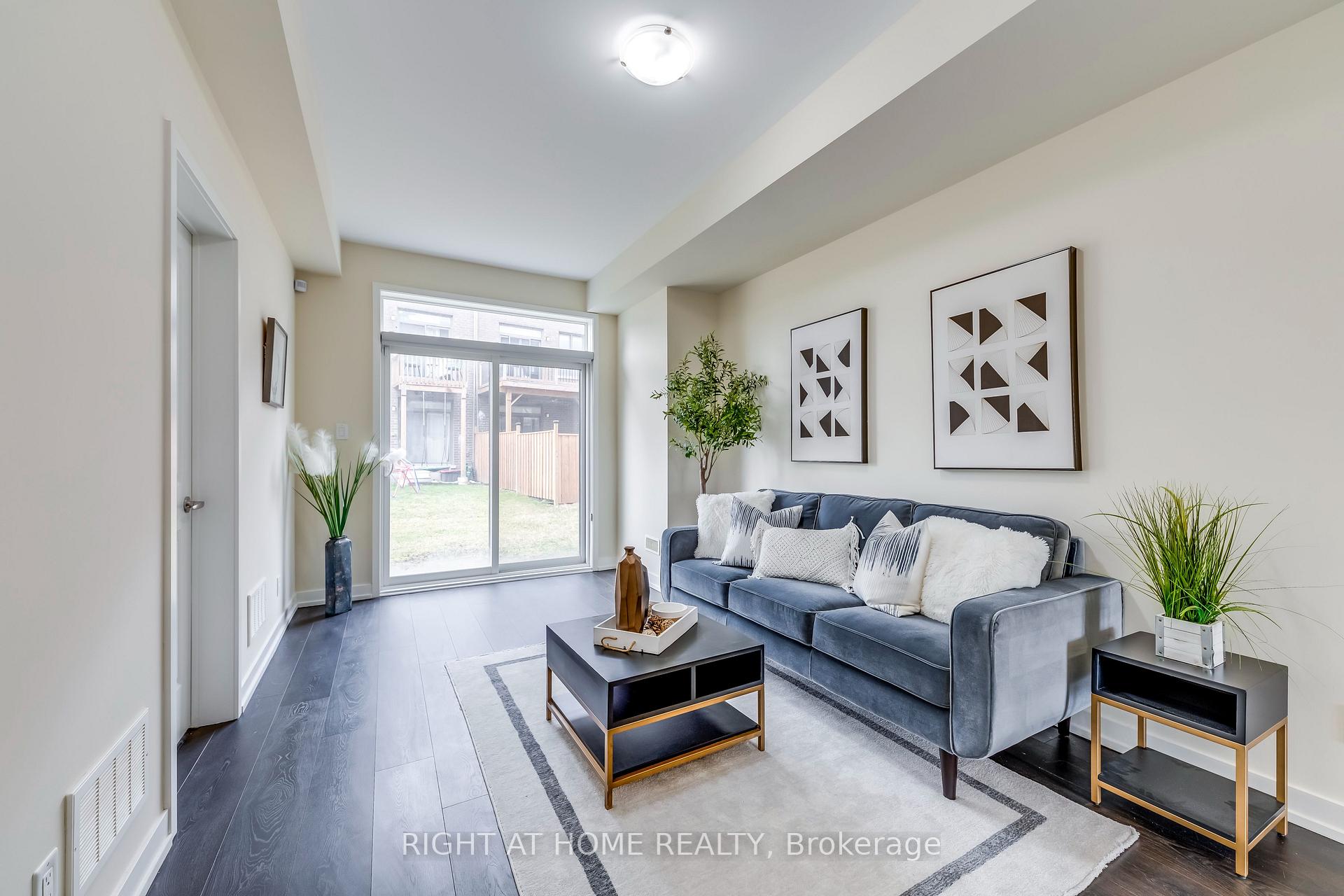 Photo 4 of 272 Squire Crescent, Oakville, Glenorchy — HOMEH