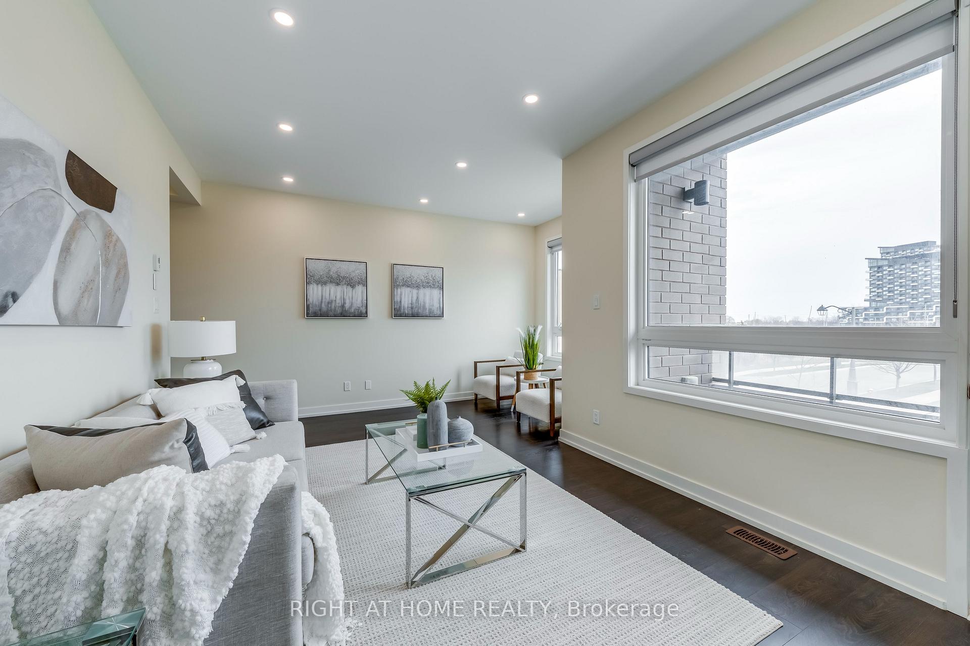 Photo 8 of 272 Squire Crescent, Oakville, Glenorchy — HOMEH