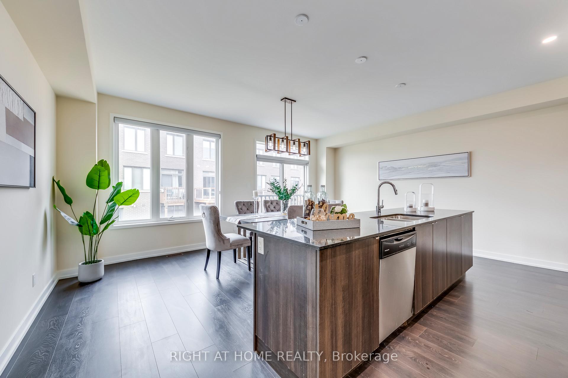 Photo 11 of 272 Squire Crescent, Oakville, Glenorchy — HOMEH