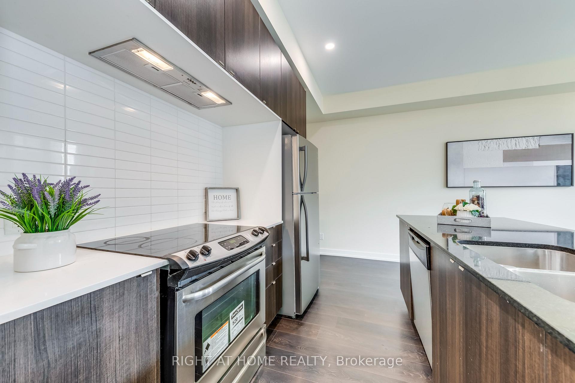 Photo 12 of 272 Squire Crescent, Oakville, Glenorchy — HOMEH