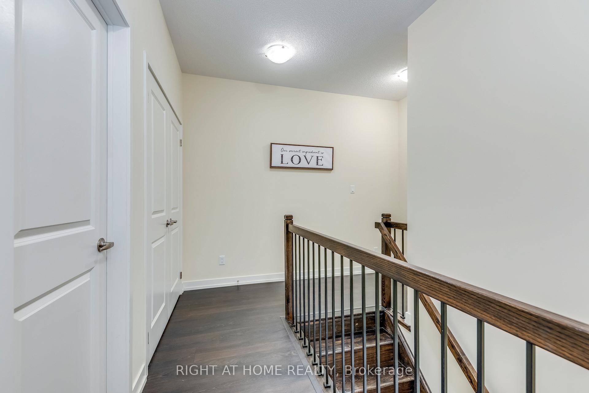 Photo 18 of 272 Squire Crescent, Oakville, Glenorchy — HOMEH