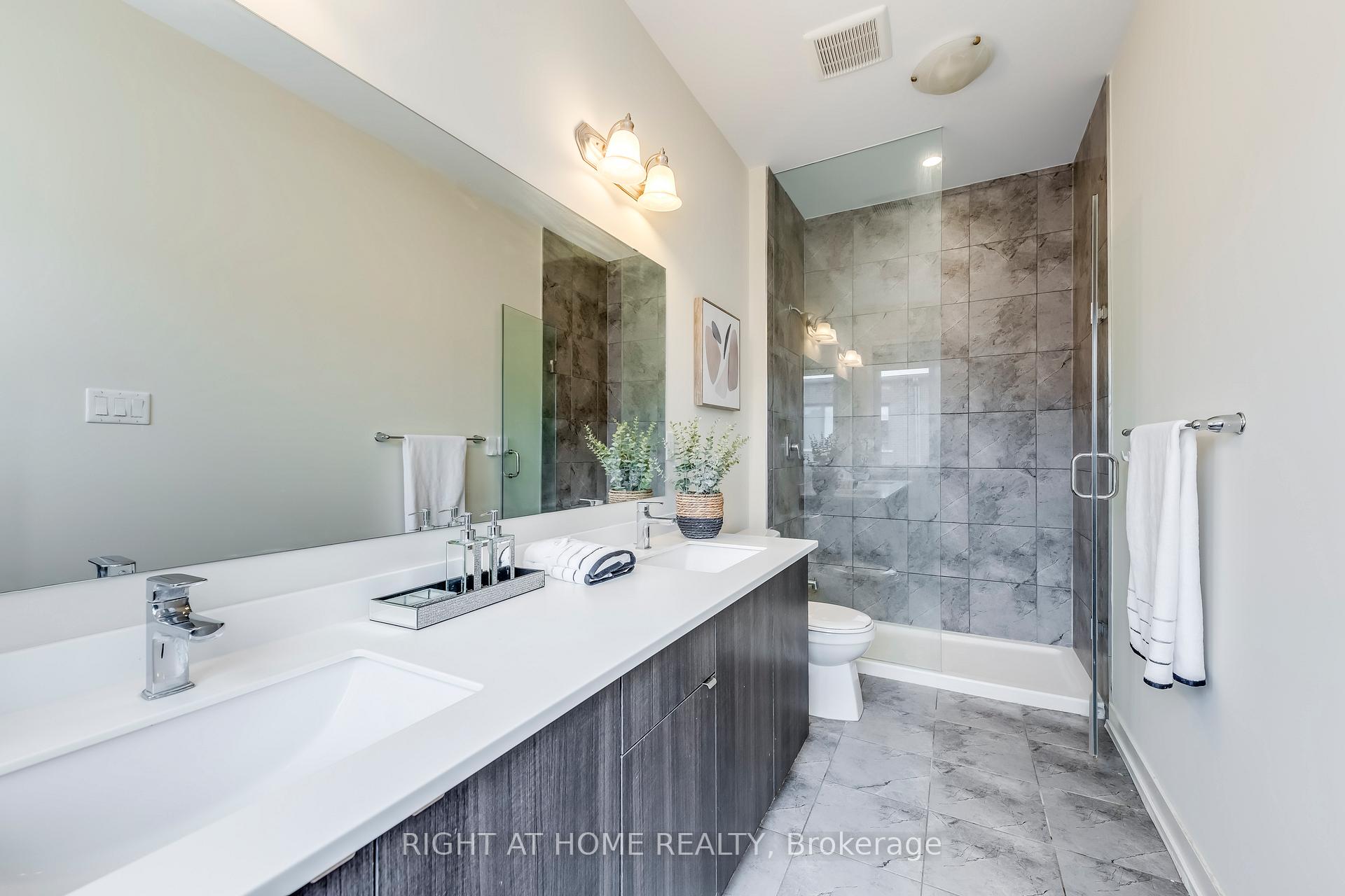Photo 20 of 272 Squire Crescent, Oakville, Glenorchy — HOMEH