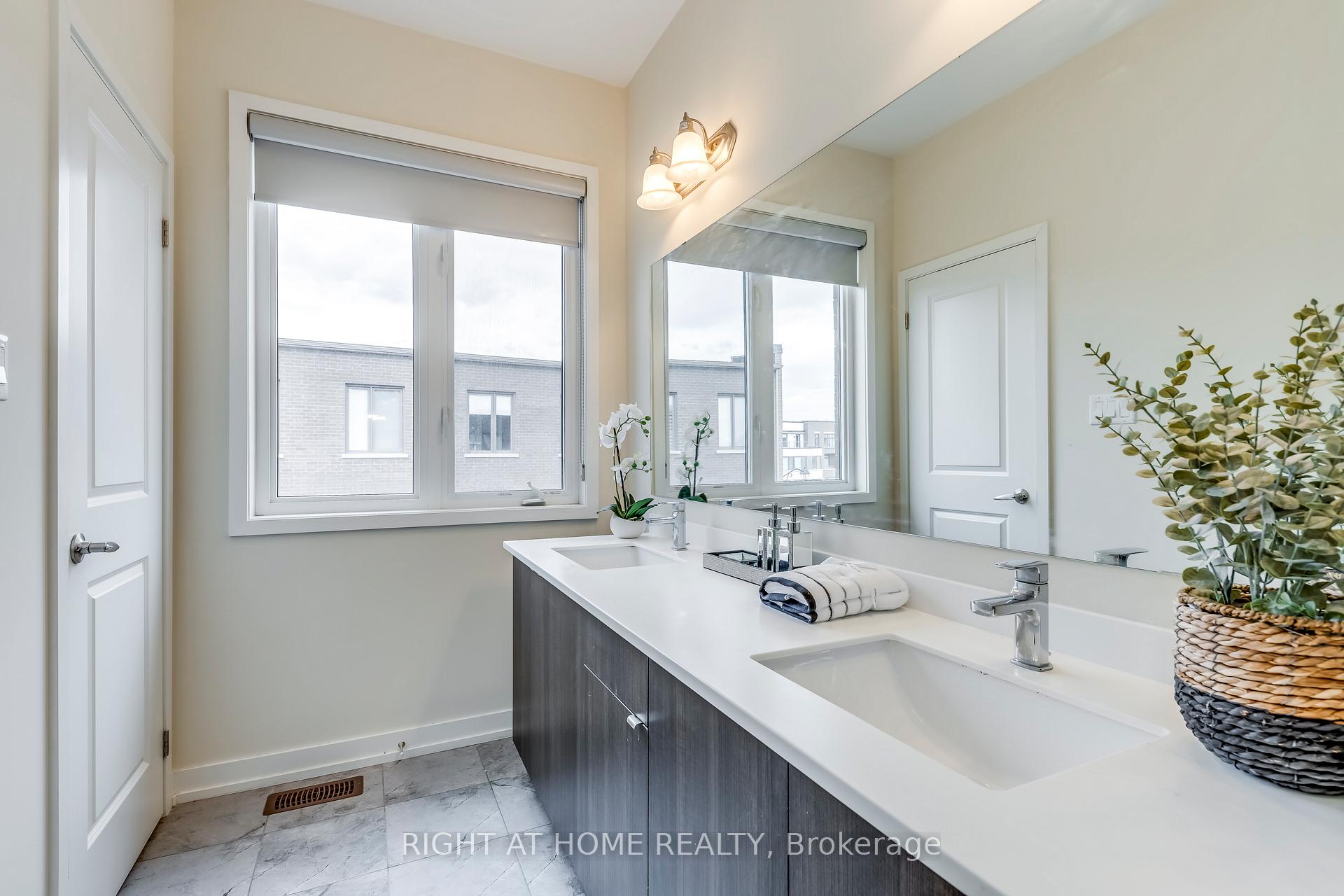 Photo 21 of 272 Squire Crescent, Oakville, Glenorchy — HOMEH