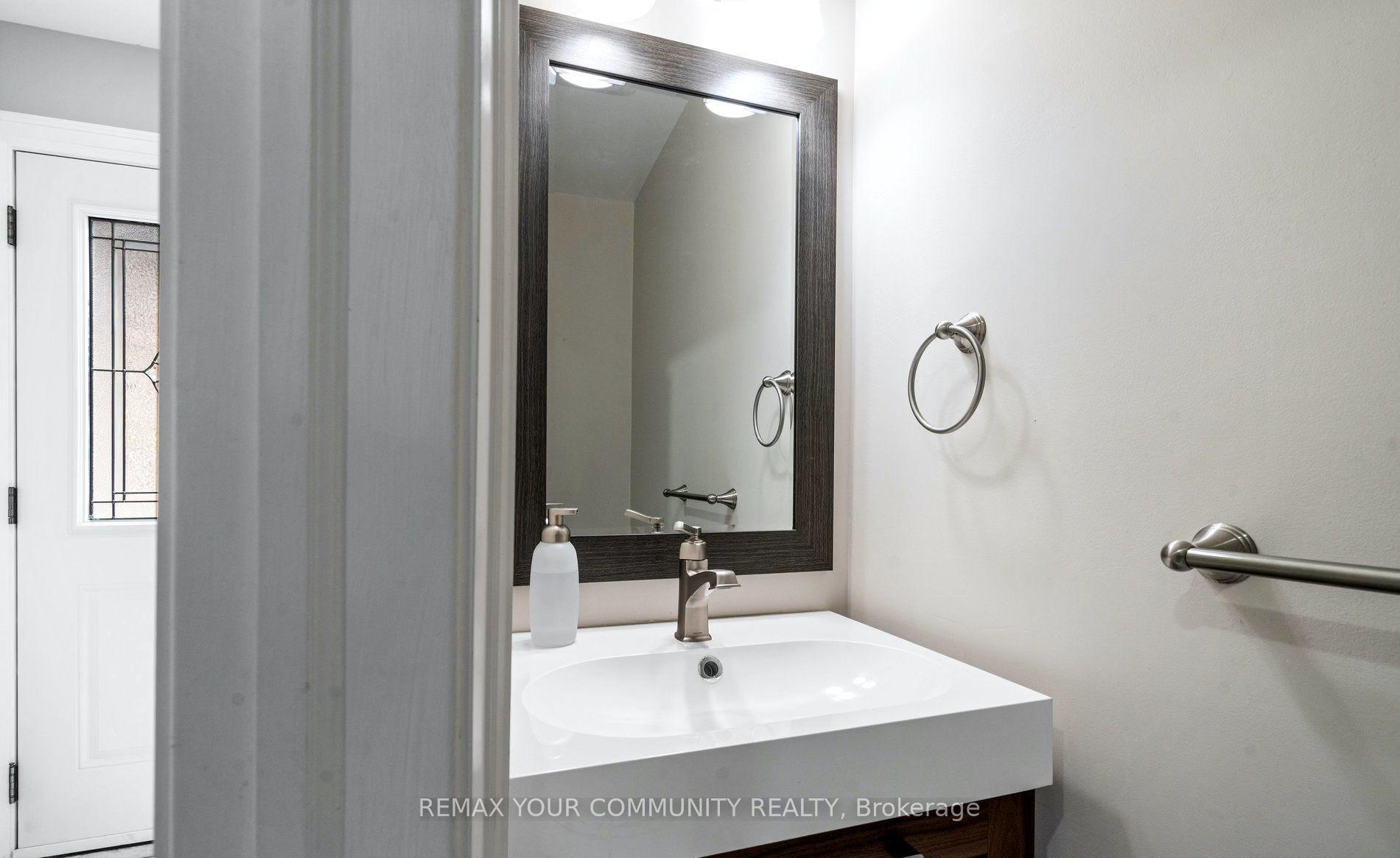 Photo 4 of 700 Stonepath Circle, Pickering, Amberlea — HOMEH