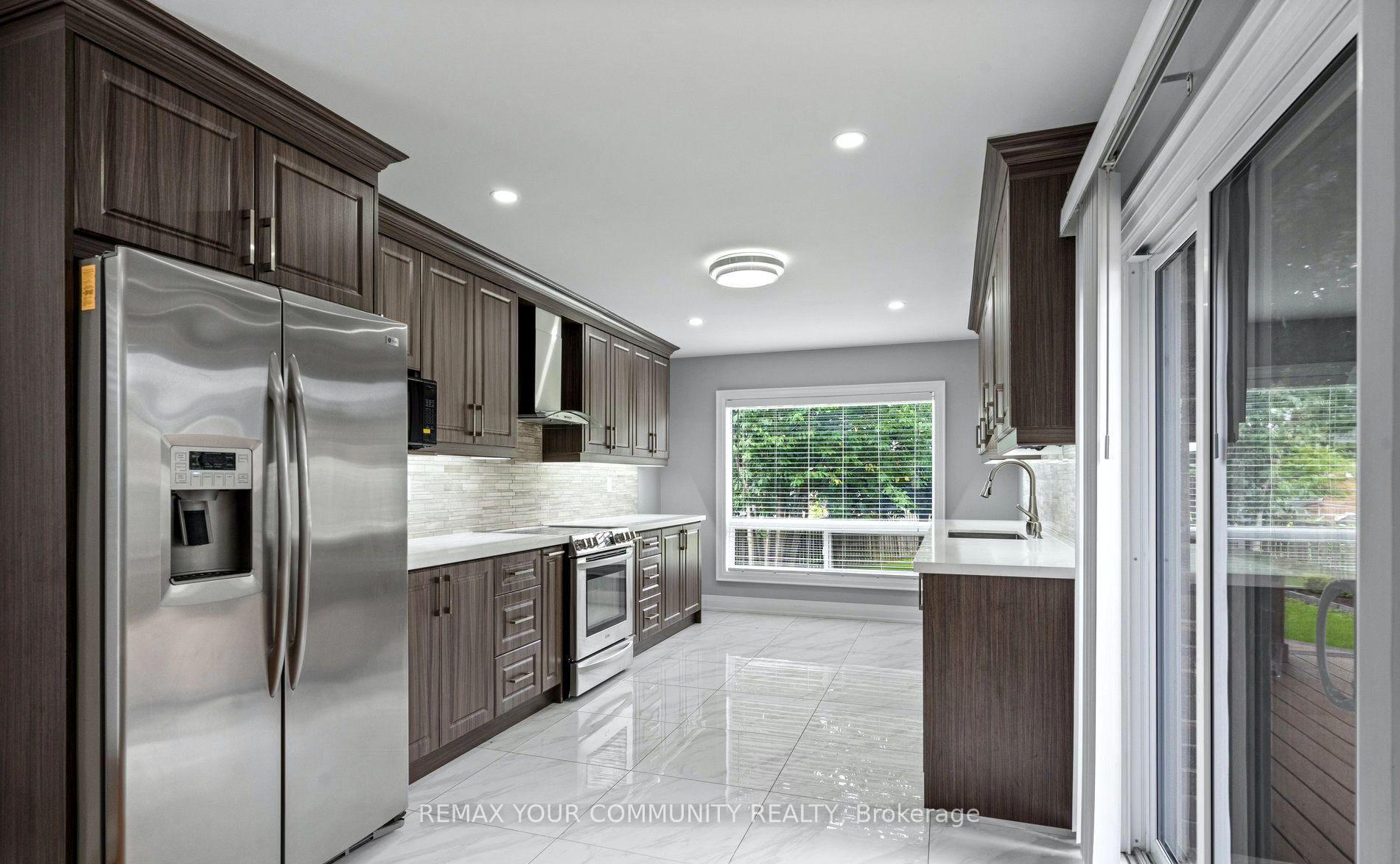 Photo 11 of 700 Stonepath Circle, Pickering, Amberlea — HOMEH