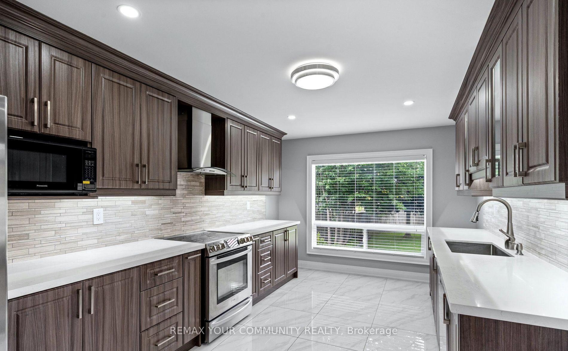 Photo 12 of 700 Stonepath Circle, Pickering, Amberlea — HOMEH