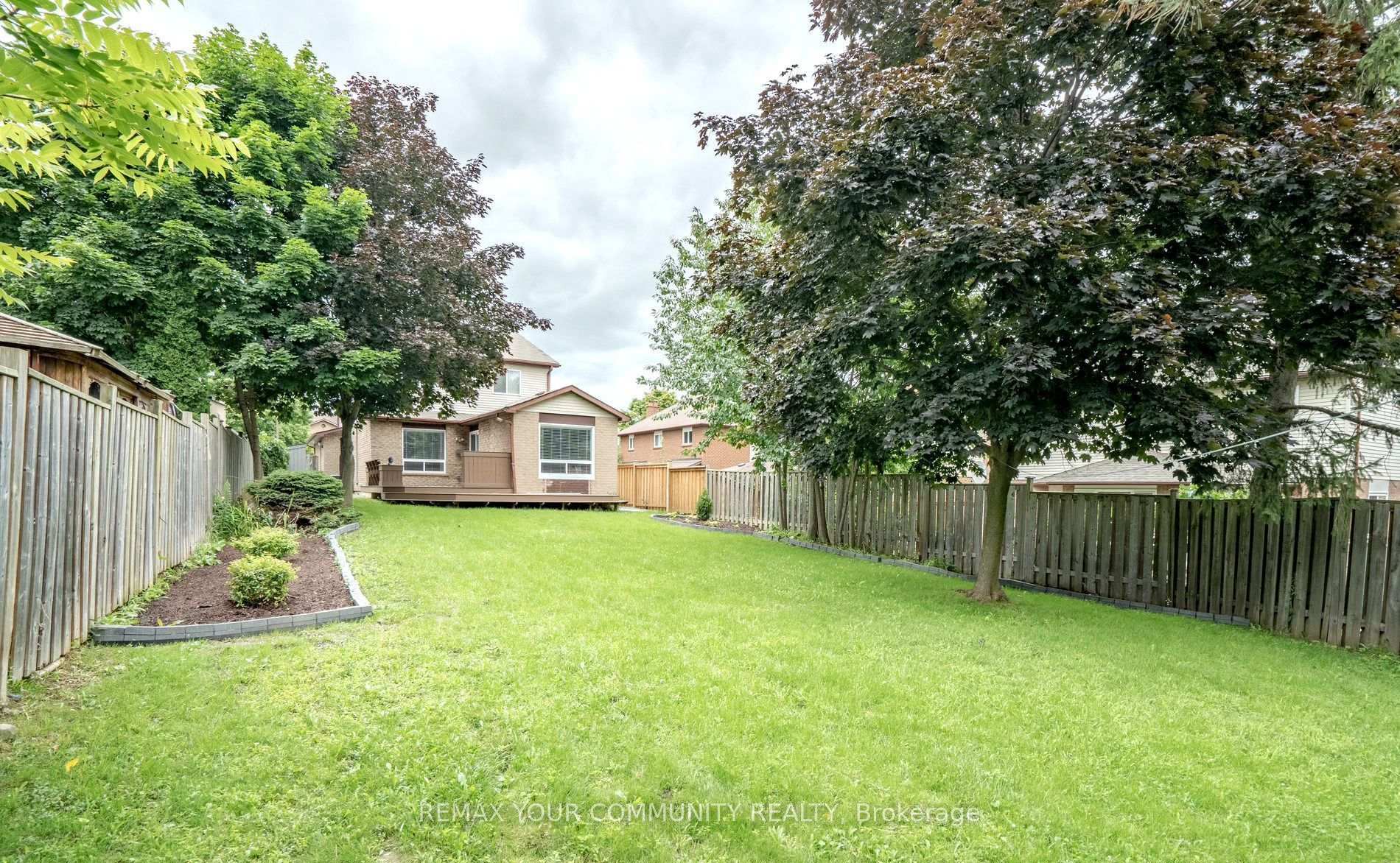 Photo 38 of 700 Stonepath Circle, Pickering, Amberlea — HOMEH