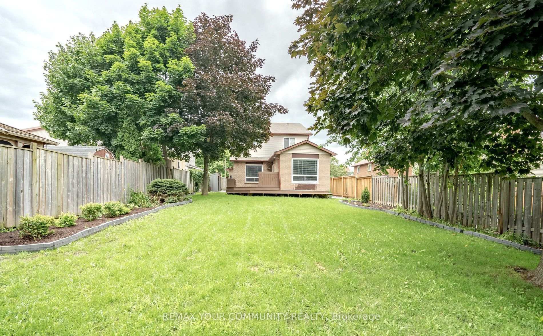 Photo 40 of 700 Stonepath Circle, Pickering, Amberlea — HOMEH