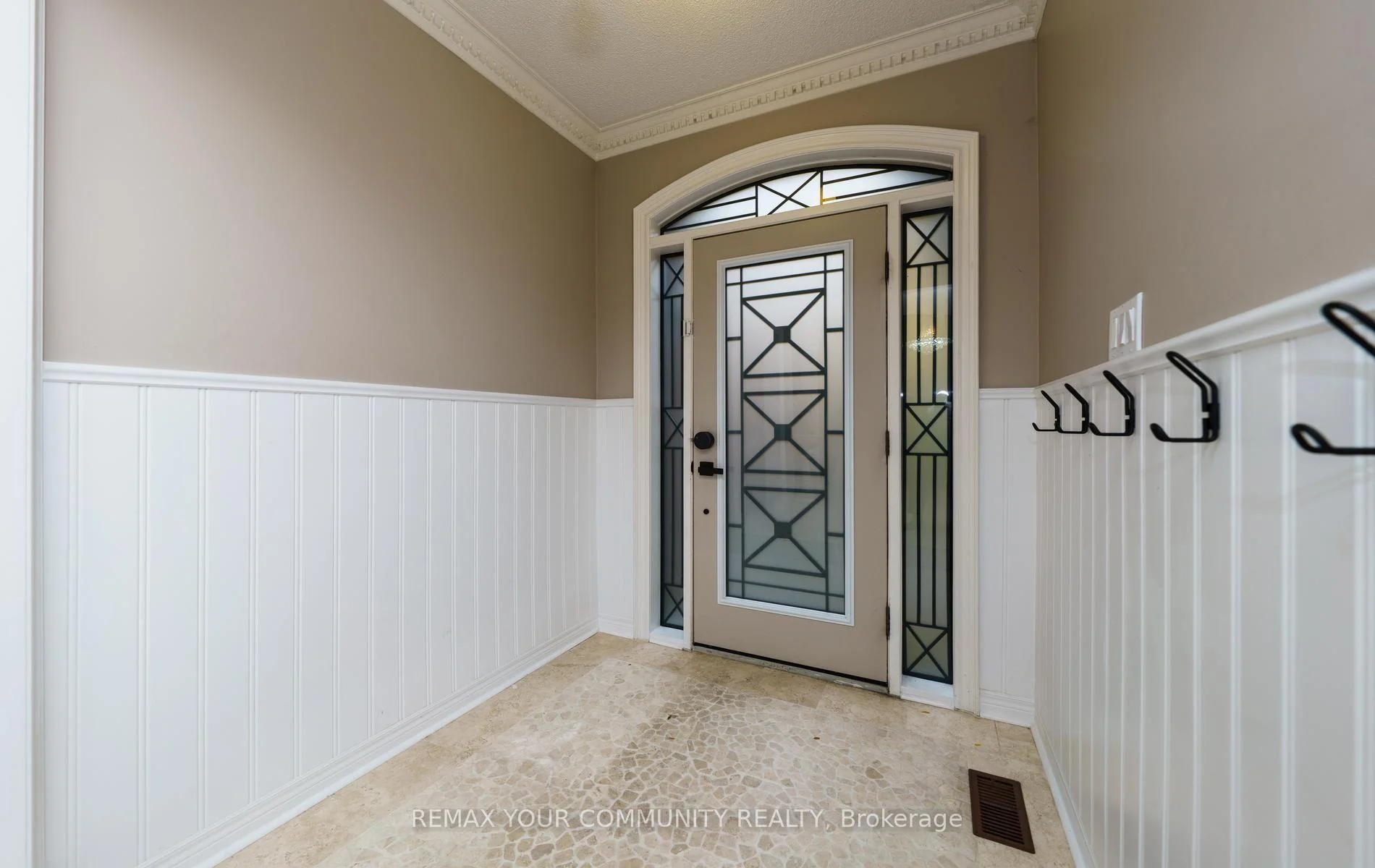 Photo 12 of 11 Hans Drive, Markham, Cachet — HOMEH