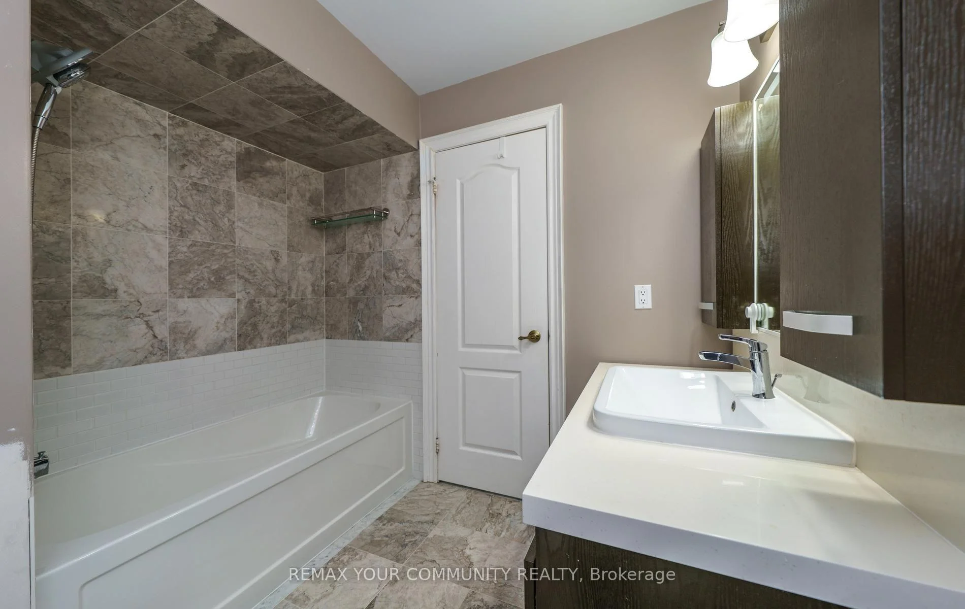 Photo 59 of 11 Hans Drive, Markham, Cachet — HOMEH