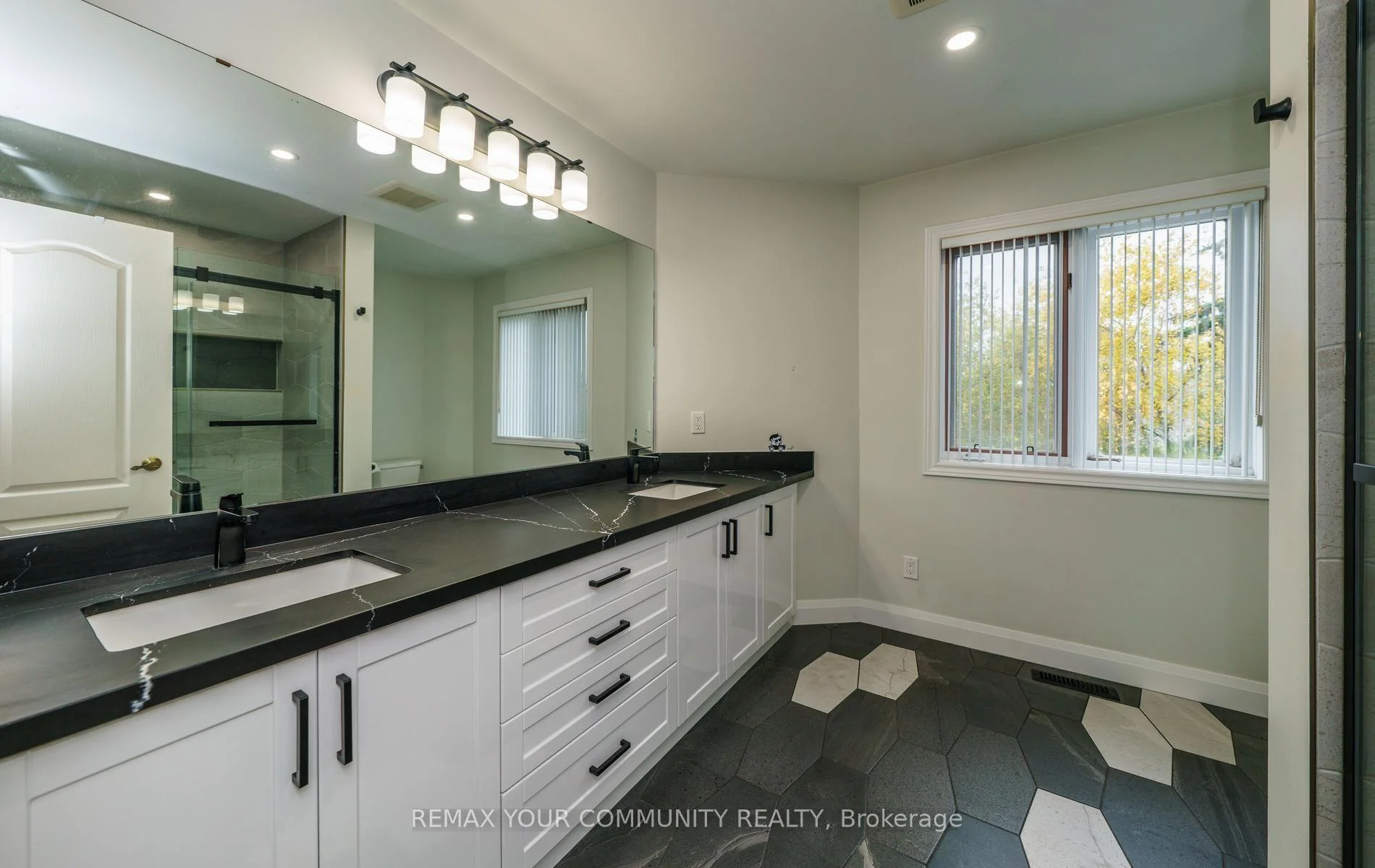 Photo 63 of 11 Hans Drive, Markham, Cachet — HOMEH