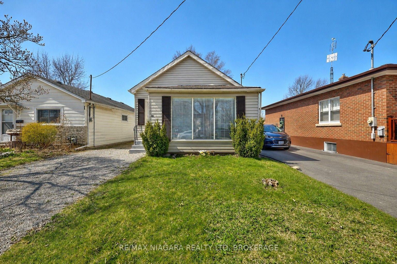 Photo 2 of 44 Churchill Street, St. Catharines, Western Hill — HOMEH