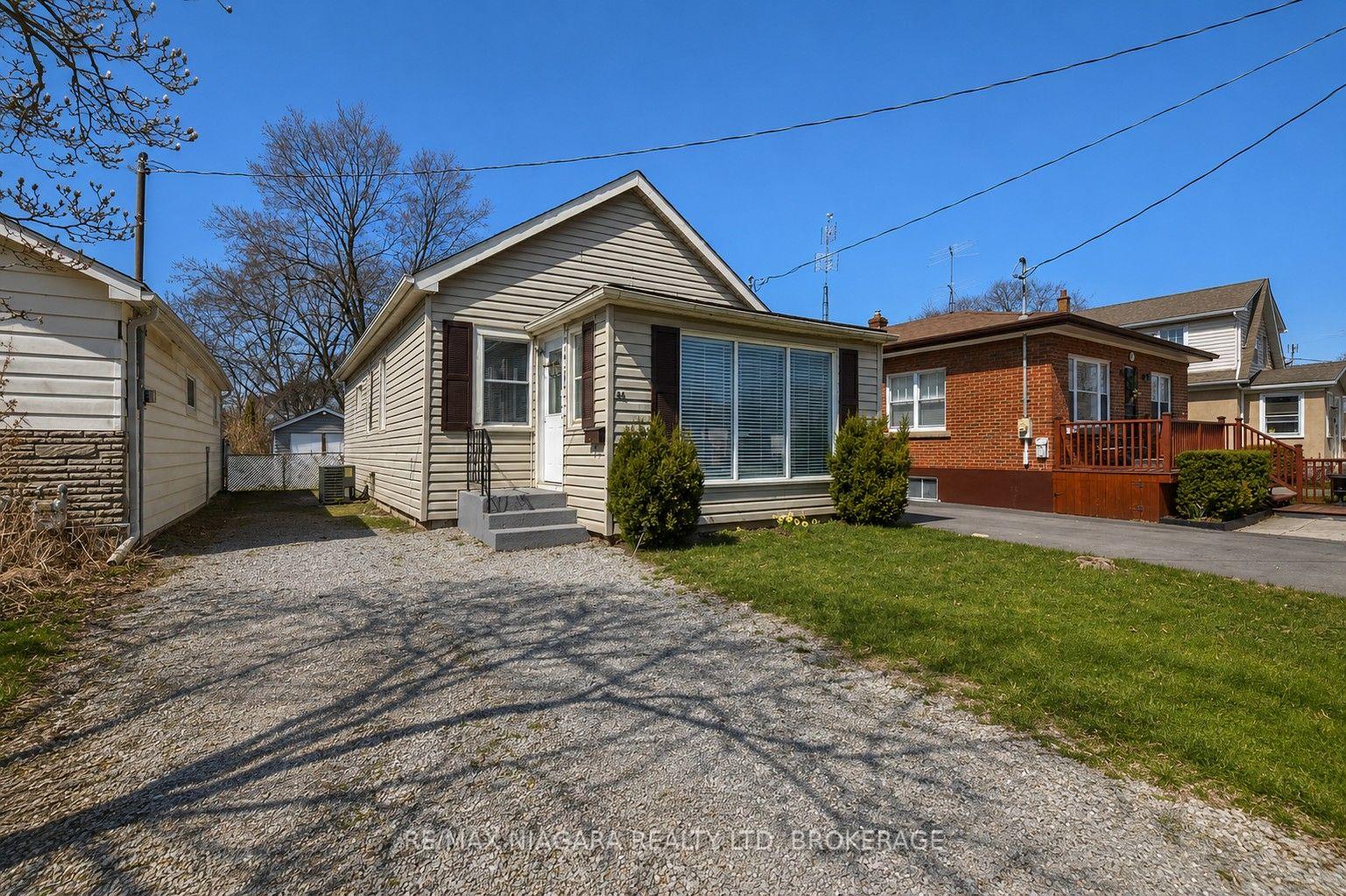 Photo 3 of 44 Churchill Street, St. Catharines, Western Hill — HOMEH