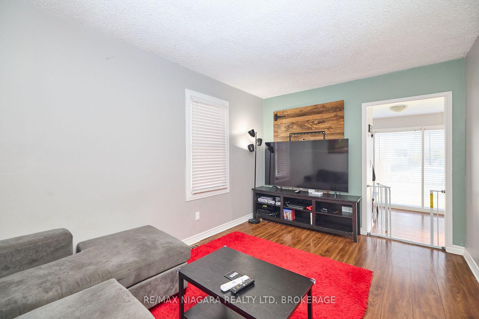 Photo 8 of 44 Churchill Street, St. Catharines, Western Hill — HOMEH