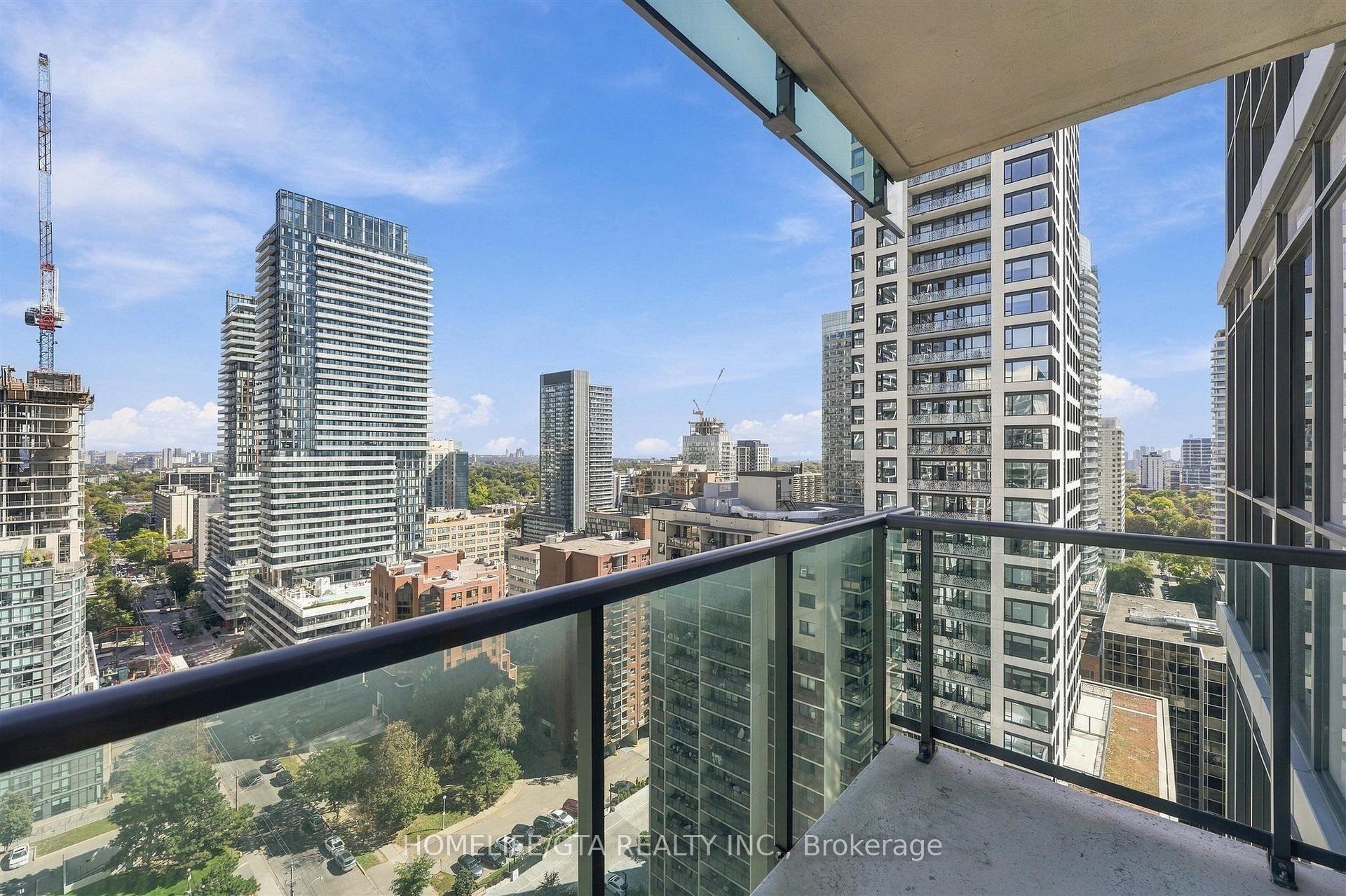 Photo of Unit 1914, 70 Roehampton Avenue