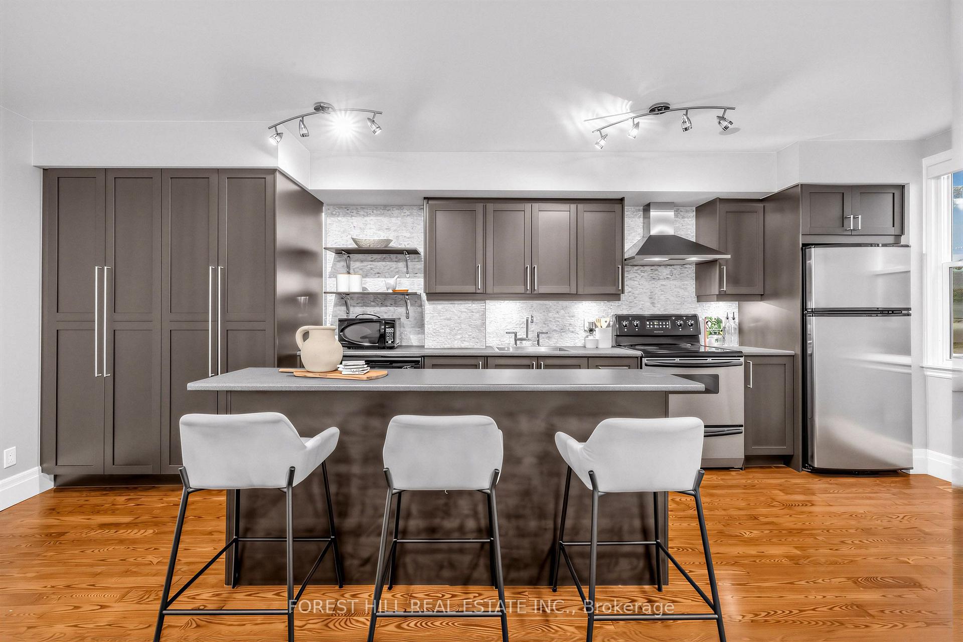 Photo 33 of 71 Emerson Avenue, Toronto, Dovercourt-Wallace Emerson-Junction — HOMEH