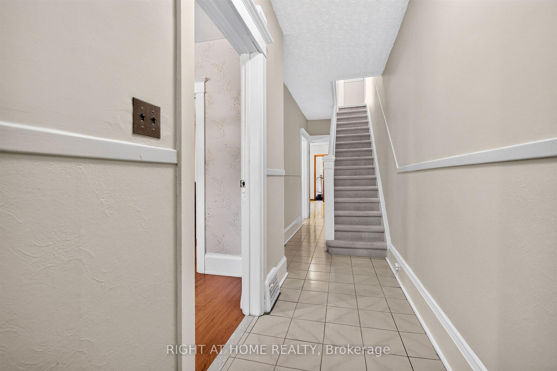 Photo 5 of 431 Lansdowne Avenue, Toronto, Dufferin Grove — HOMEH