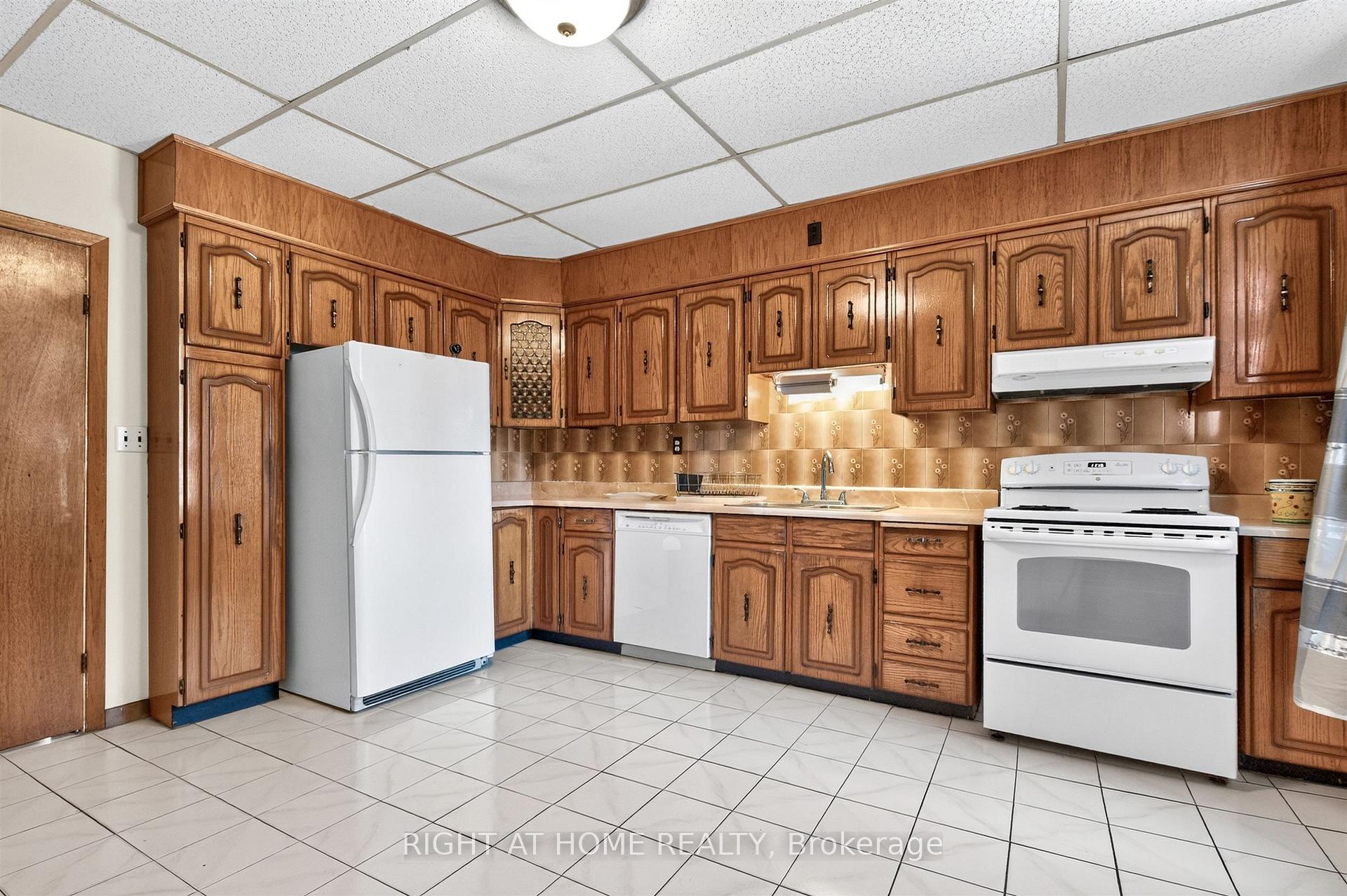 Photo 11 of 431 Lansdowne Avenue, Toronto, Dufferin Grove — HOMEH