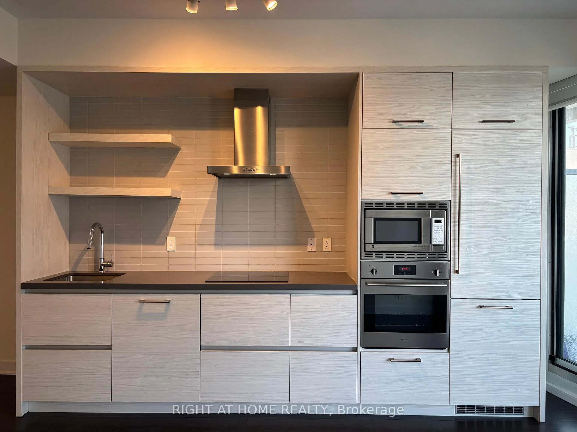Photo 11 of Unit 1205, 2221 Yonge Street, Toronto, Mount Pleasant West — HOMEH