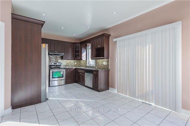 Photo 3 of 421 Elson Street, Markham, Cedarwood — HOMEH