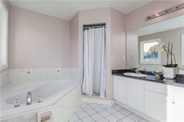 Photo 9 of 421 Elson Street, Markham, Cedarwood — HOMEH
