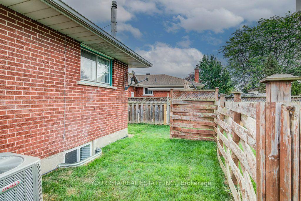 Photo 38 of 102 Massey Avenue, Kitchener, Vanier - Kitchener — HOMEH