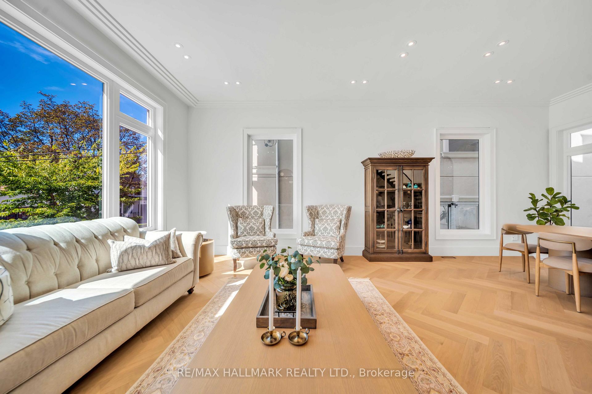 Photo 6 of 27 Collinson Boulevard, North York, Clanton Park — HOMEH