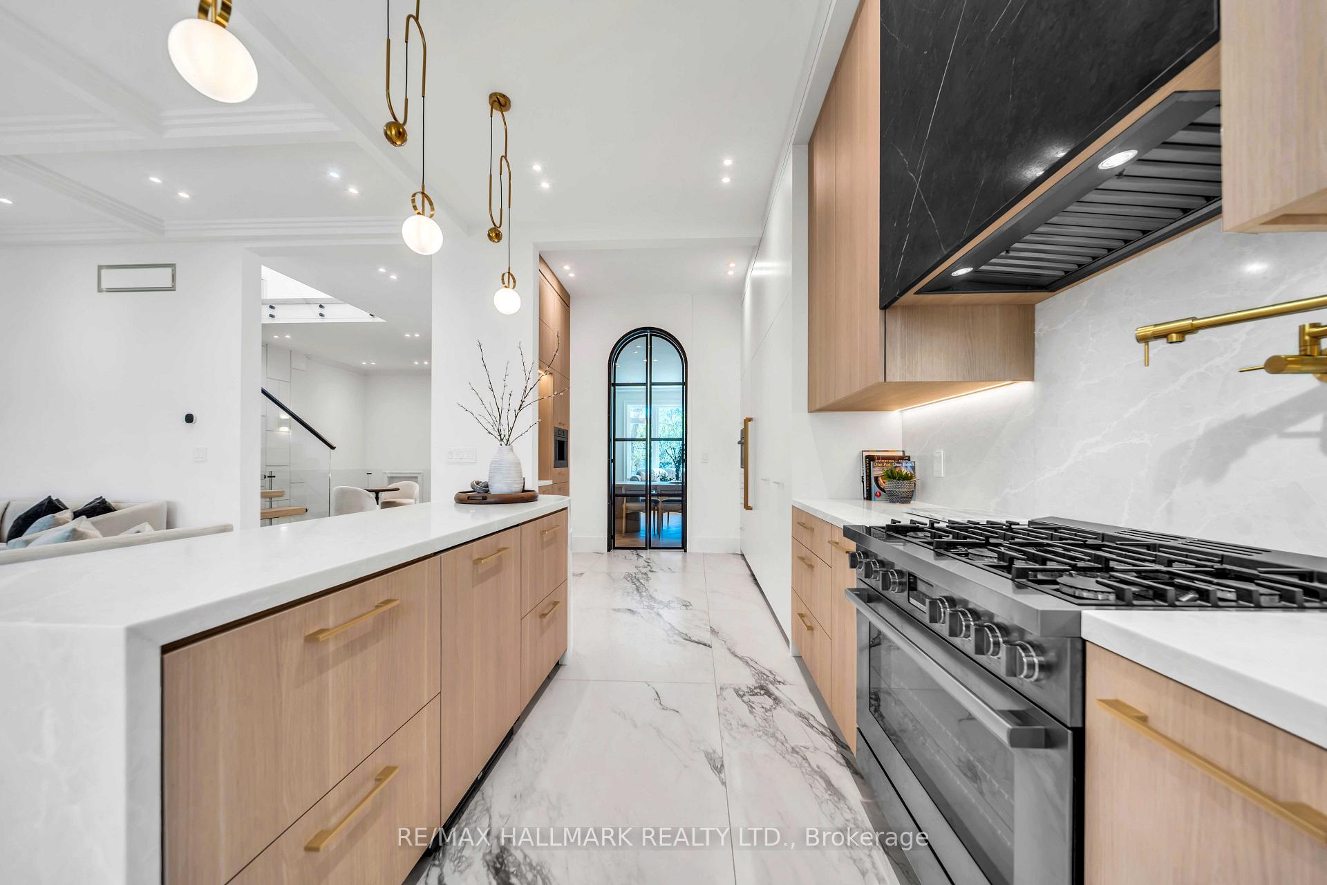 Photo 10 of 27 Collinson Boulevard, North York, Clanton Park — HOMEH
