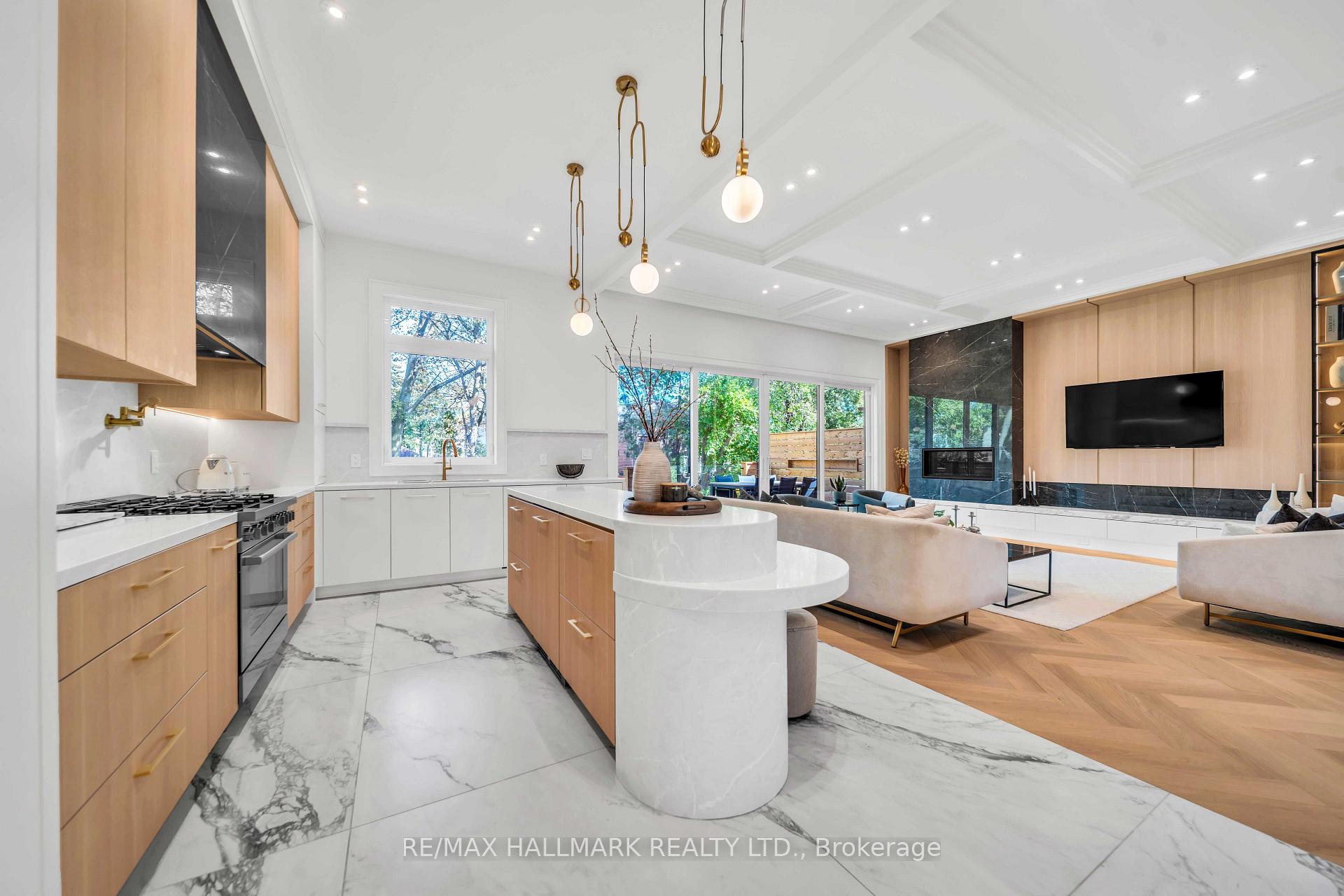 Photo 12 of 27 Collinson Boulevard, North York, Clanton Park — HOMEH