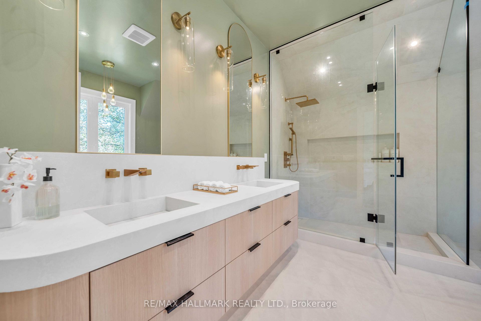 Photo 17 of 27 Collinson Boulevard, North York, Clanton Park — HOMEH