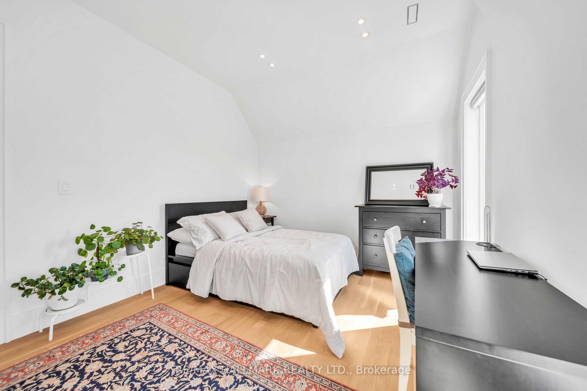 Photo 23 of 27 Collinson Boulevard, North York, Clanton Park — HOMEH