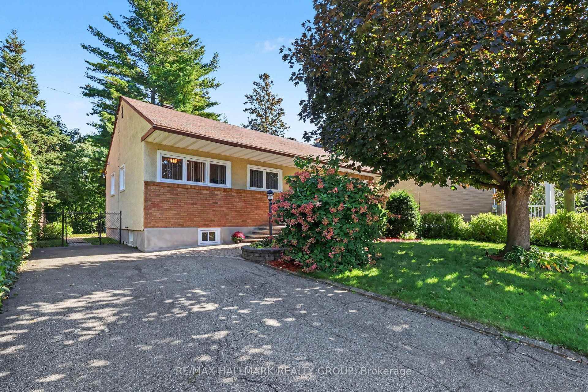 Photo 3 of 183 Martin Avenue, Ottawa, Manor Park — HOMEH
