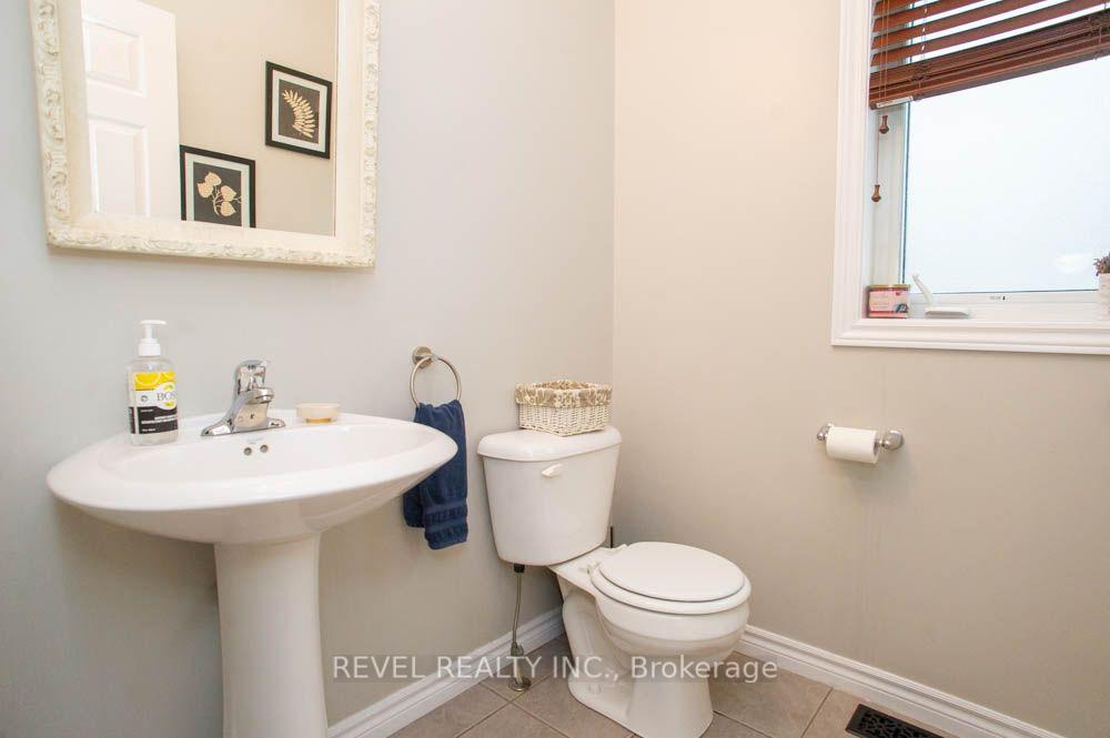 Photo 4 of 217 Woodway Trail, Norfolk, Simcoe — HOMEH