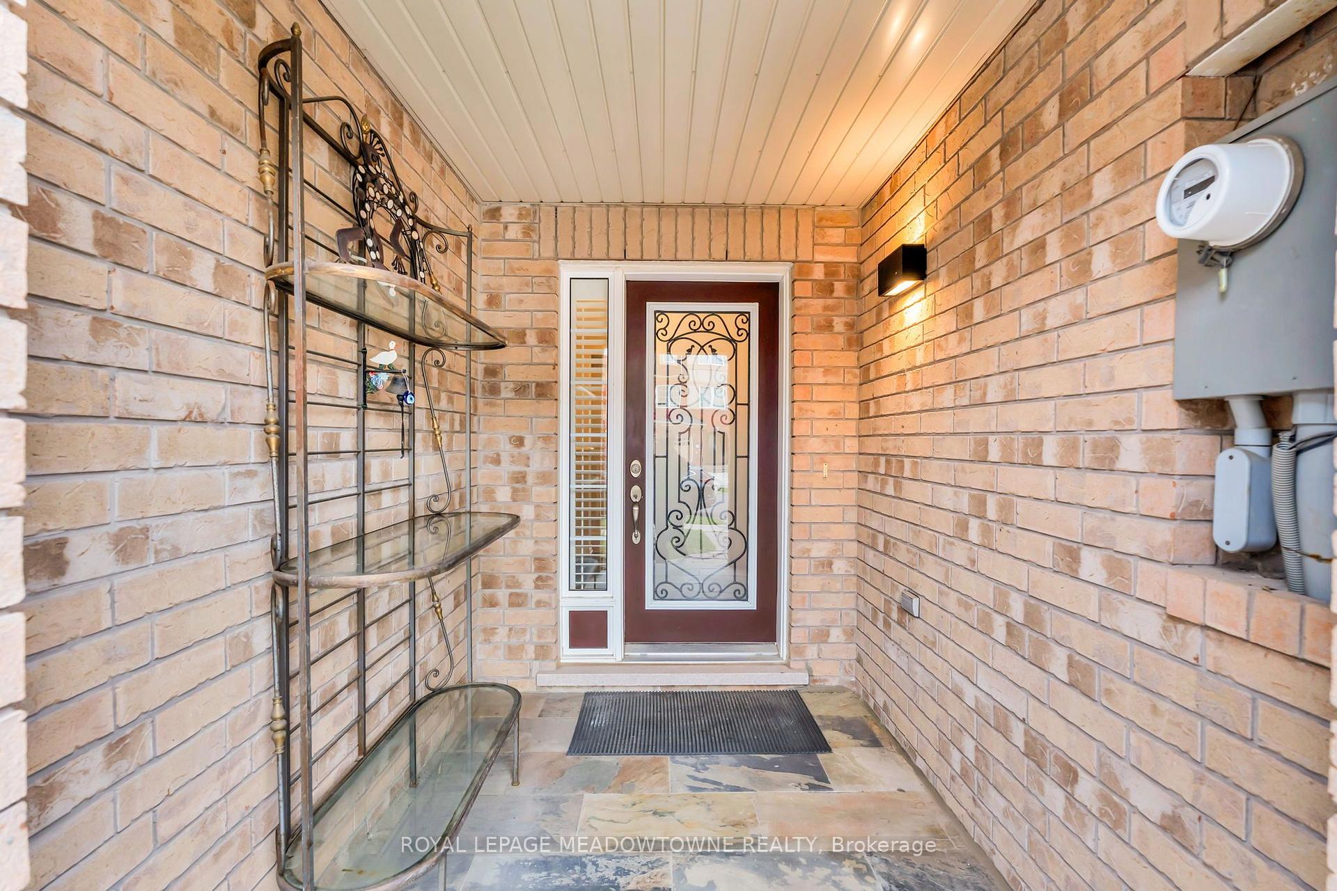 Photo 5 of 70 Betterton Crescent, Brampton, Northwest Brampton — HOMEH