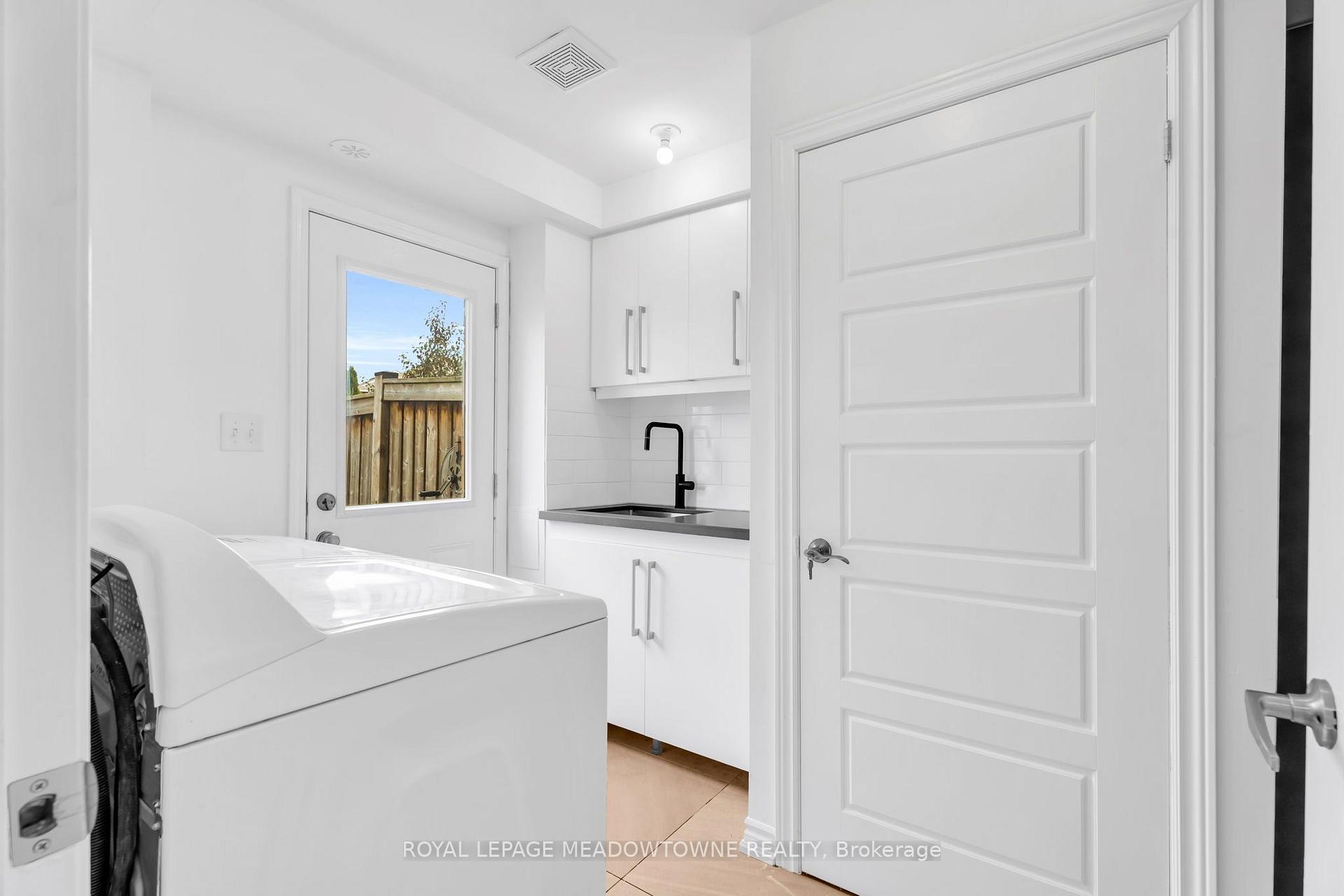 Photo 10 of 70 Betterton Crescent, Brampton, Northwest Brampton — HOMEH