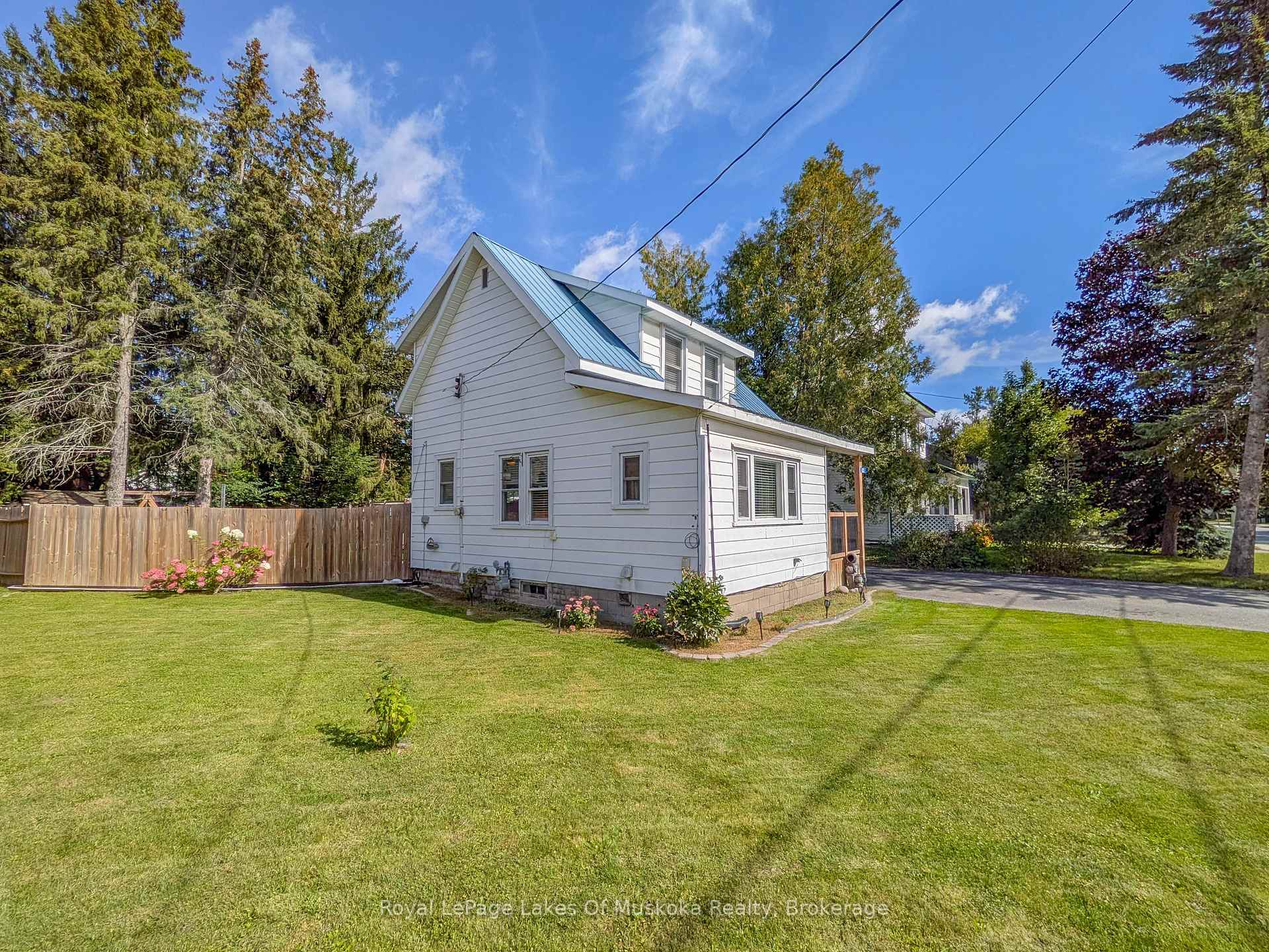 Photo 2 of 63 Taylor Road, Bracebridge — HOMEH