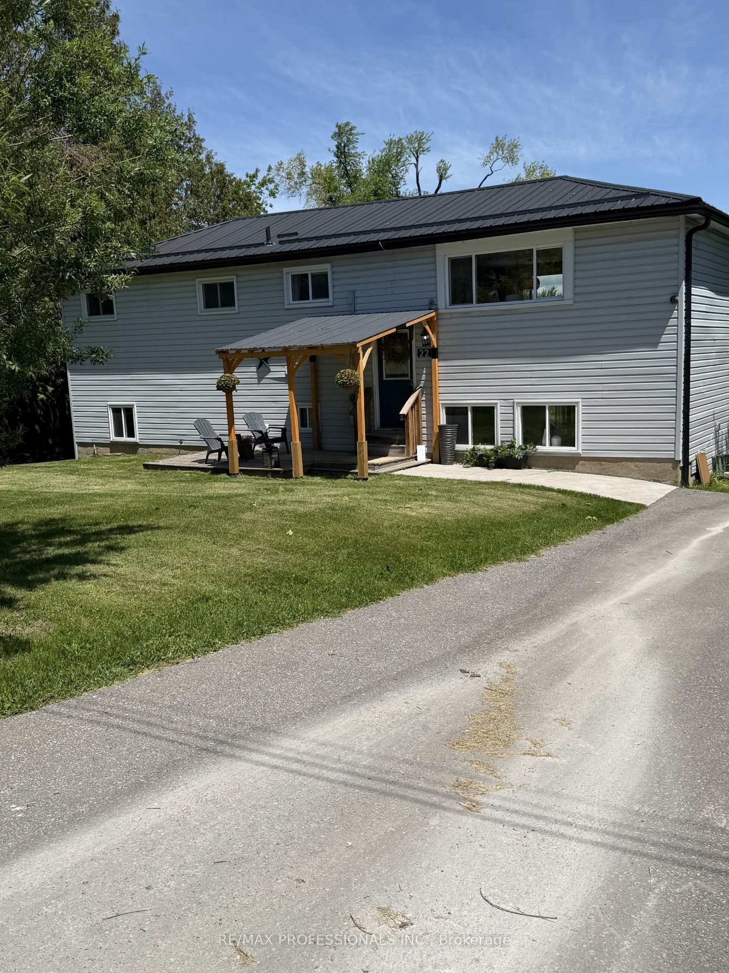 Front of 22 Lawrence Street N