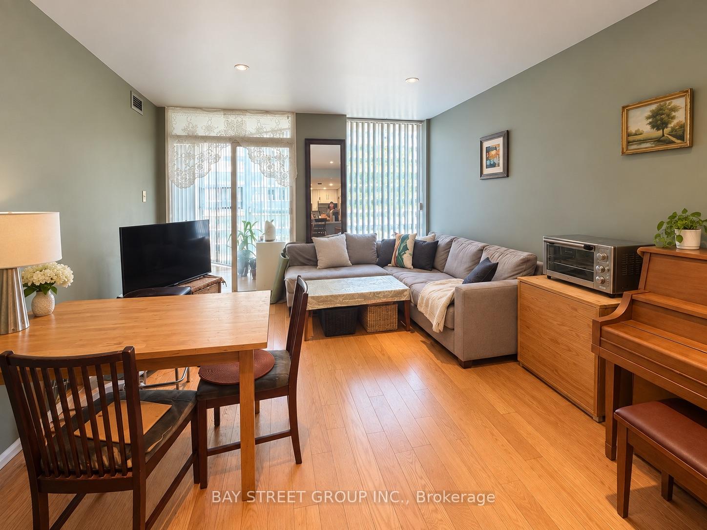 Photo 9 of Unit Ph7, 701 King Street W, Toronto, Niagara — HOMEH