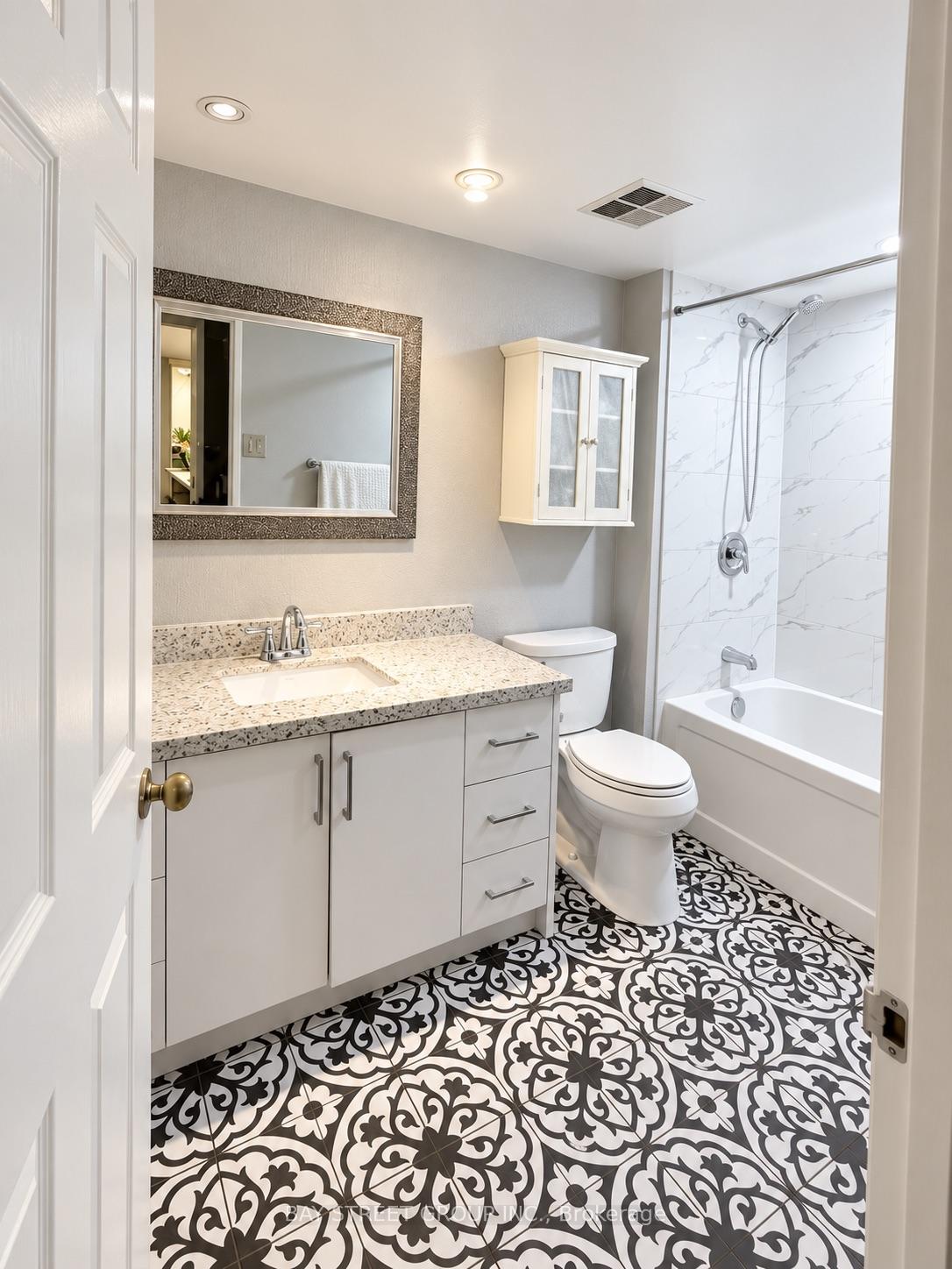 Photo 15 of Unit Ph7, 701 King Street W, Toronto, Niagara — HOMEH