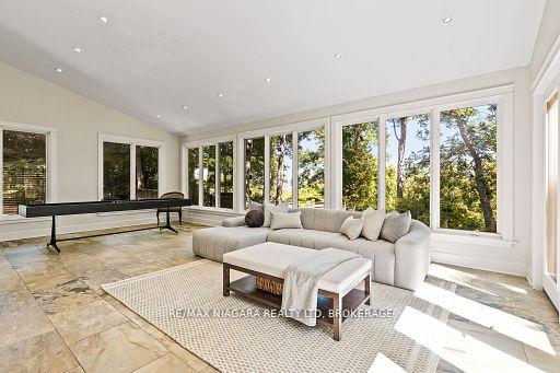 Photo 7 of 429 Ridge Road E, Grimsby, Grimsby Escarpment — HOMEH