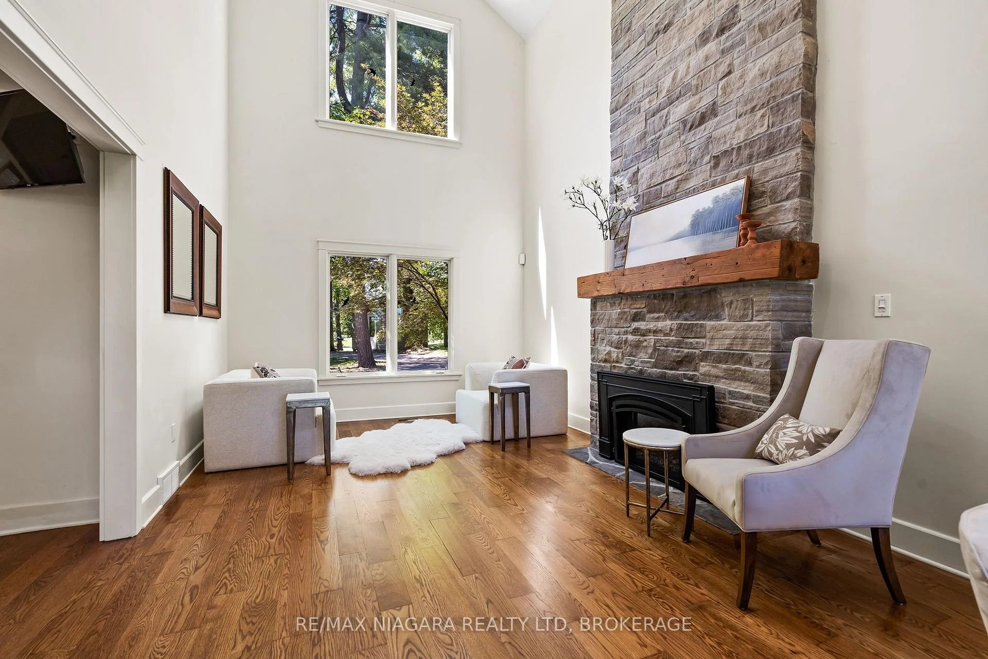 Photo 10 of 429 Ridge Road E, Grimsby, Grimsby Escarpment — HOMEH