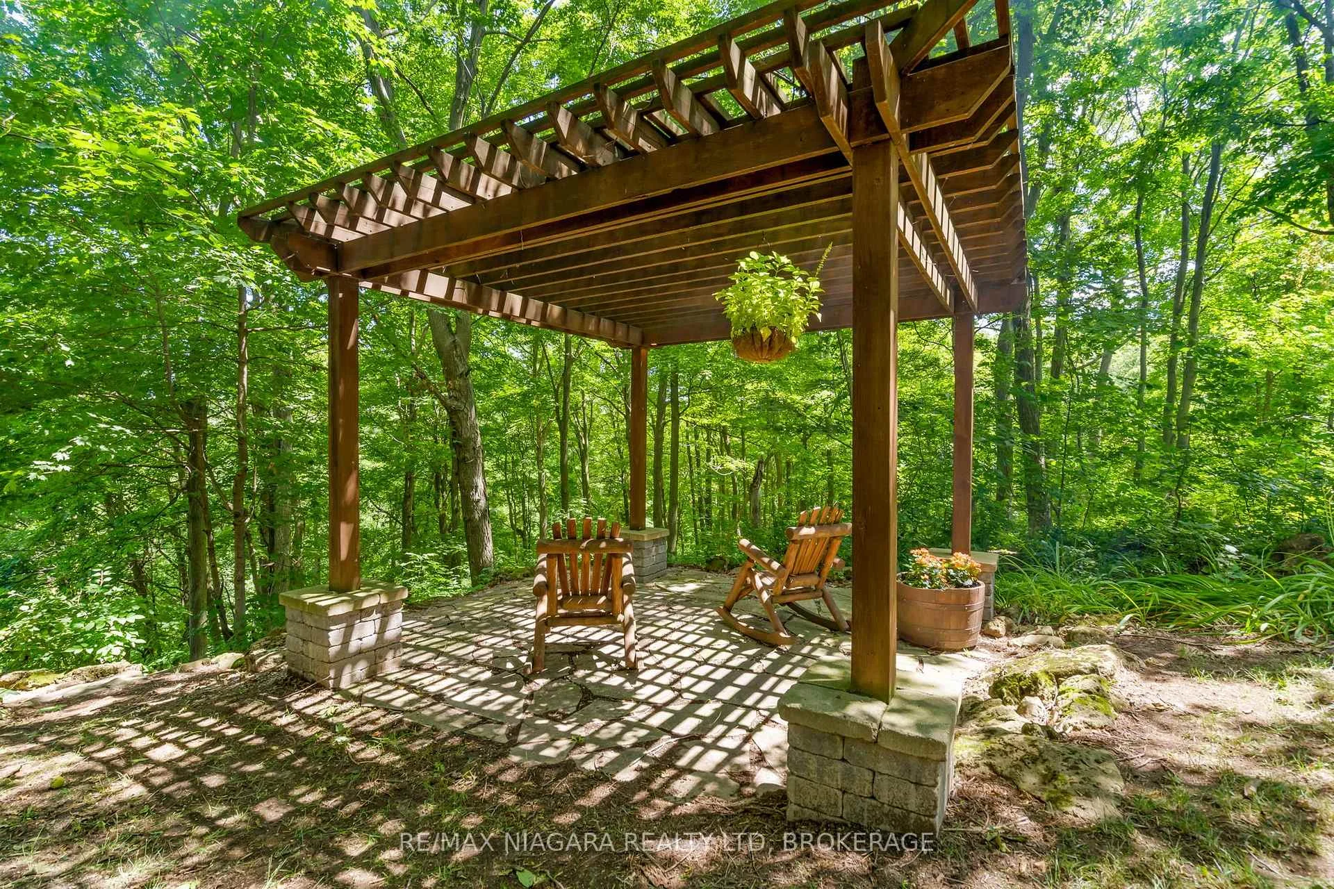 Photo 36 of 429 Ridge Road E, Grimsby, Grimsby Escarpment — HOMEH