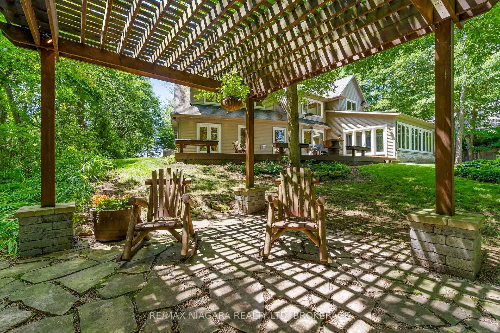 Photo 38 of 429 Ridge Road E, Grimsby, Grimsby Escarpment — HOMEH