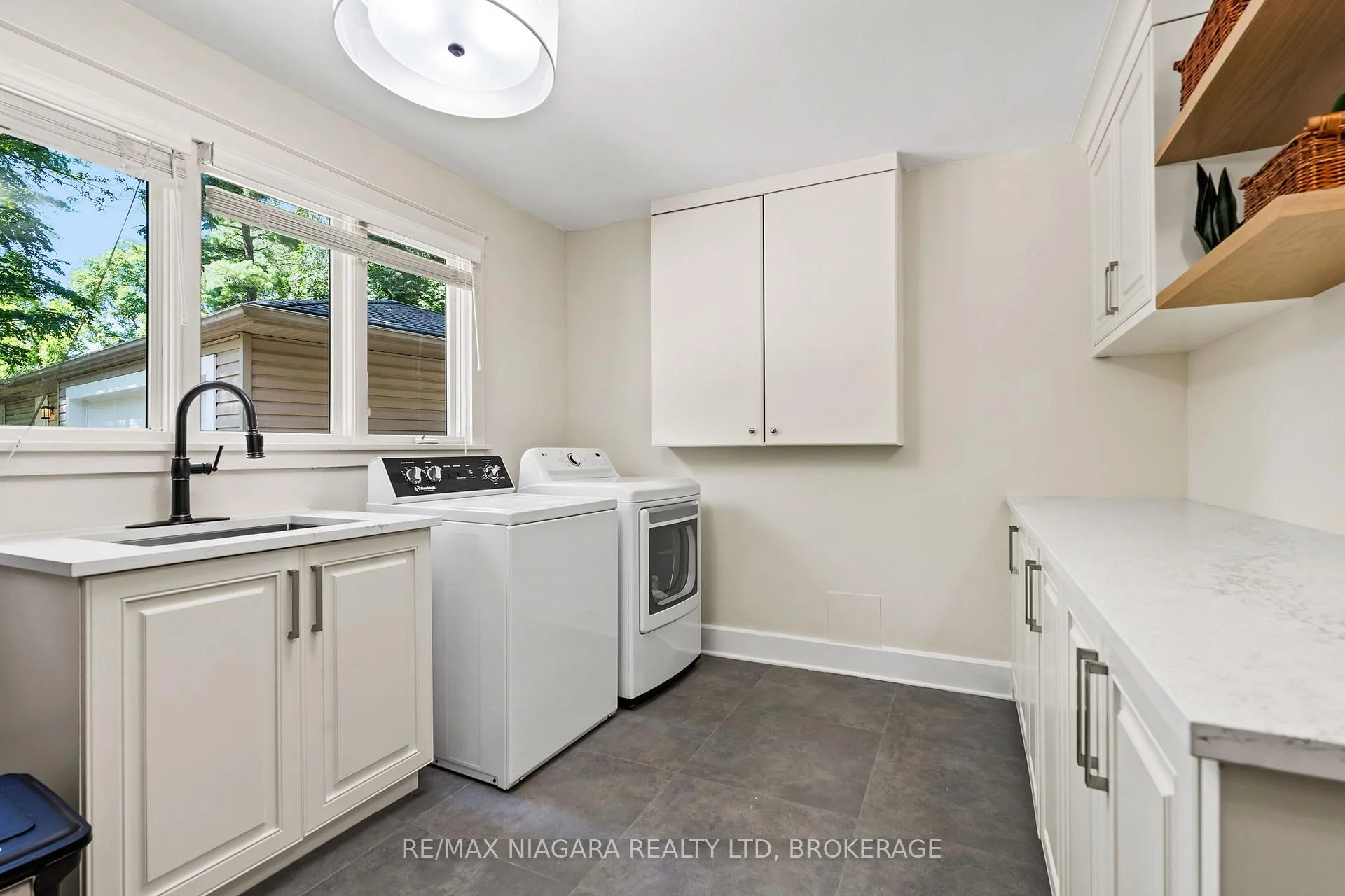Photo 74 of 429 Ridge Road E, Grimsby, Grimsby Escarpment — HOMEH
