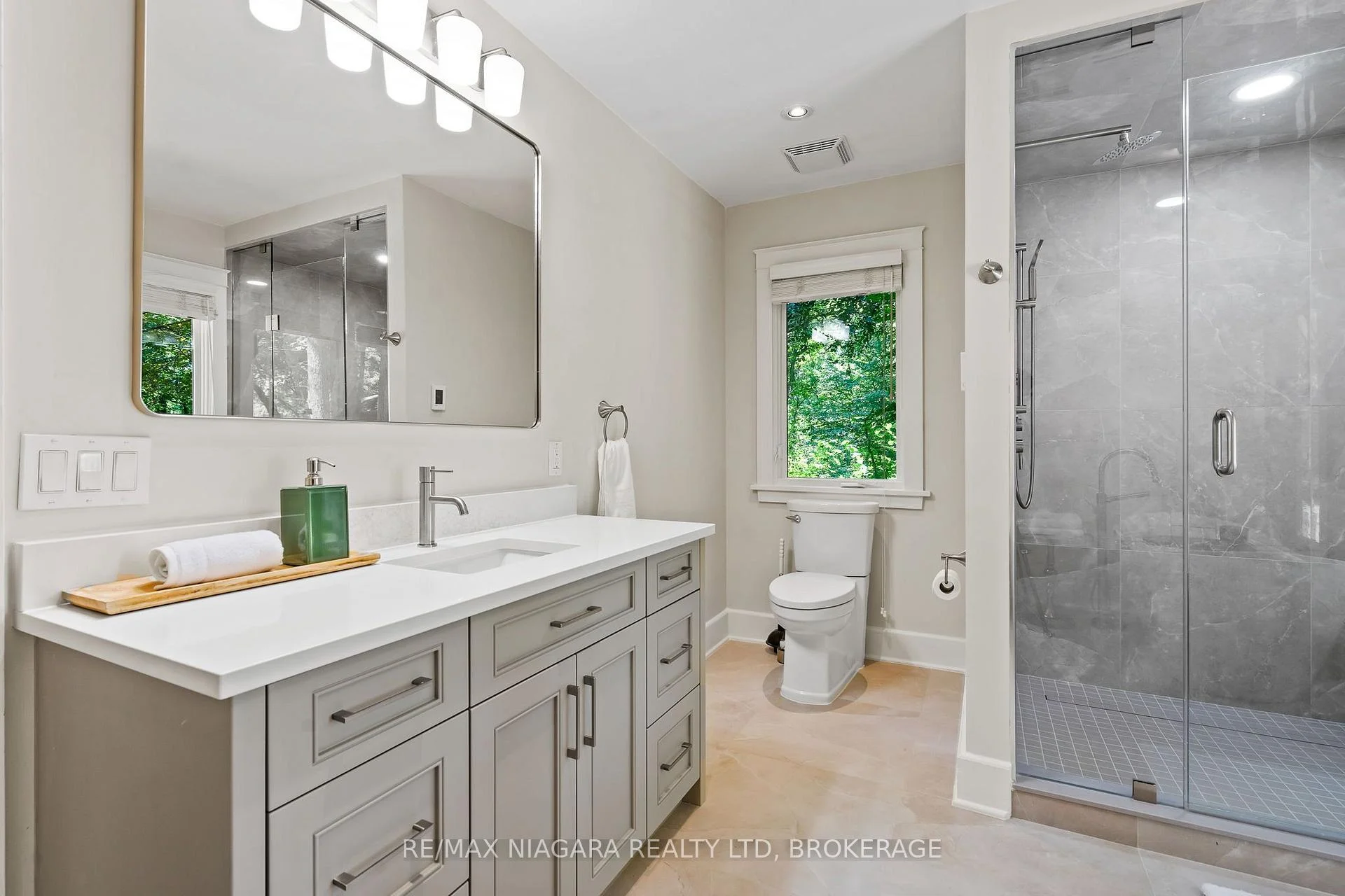 Photo 80 of 429 Ridge Road E, Grimsby, Grimsby Escarpment — HOMEH